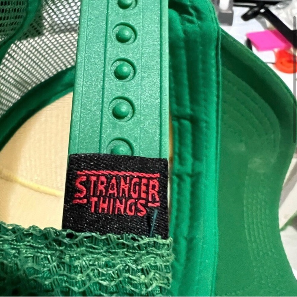Stranger things cap and accessories - Picture 4 of 5